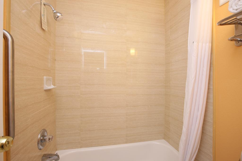 Blue Sky Inn Glens Falls-Saratoga-Lake George Номер фото