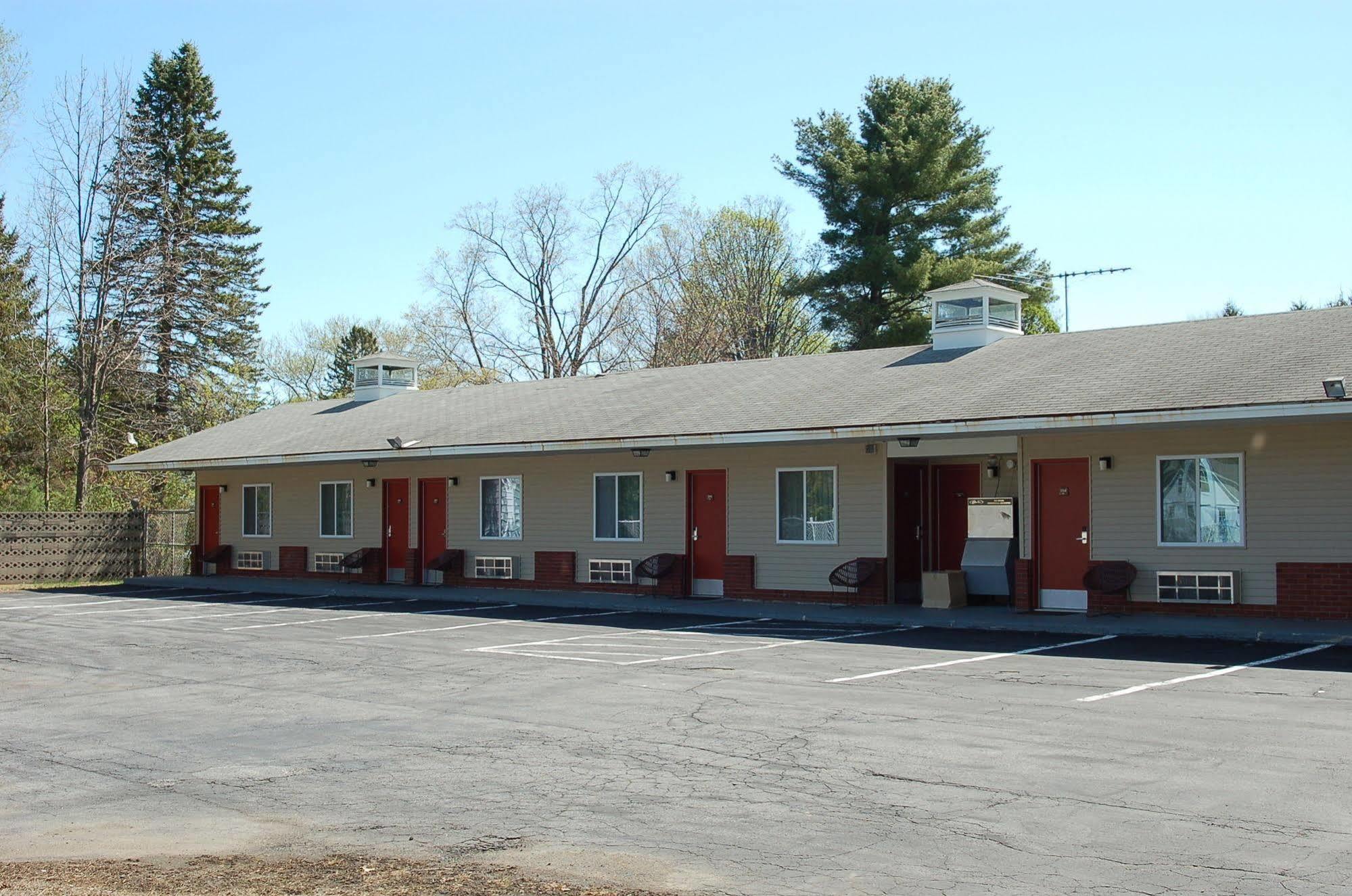 Blue Sky Inn Glens Falls-Saratoga-Lake George Экстерьер фото