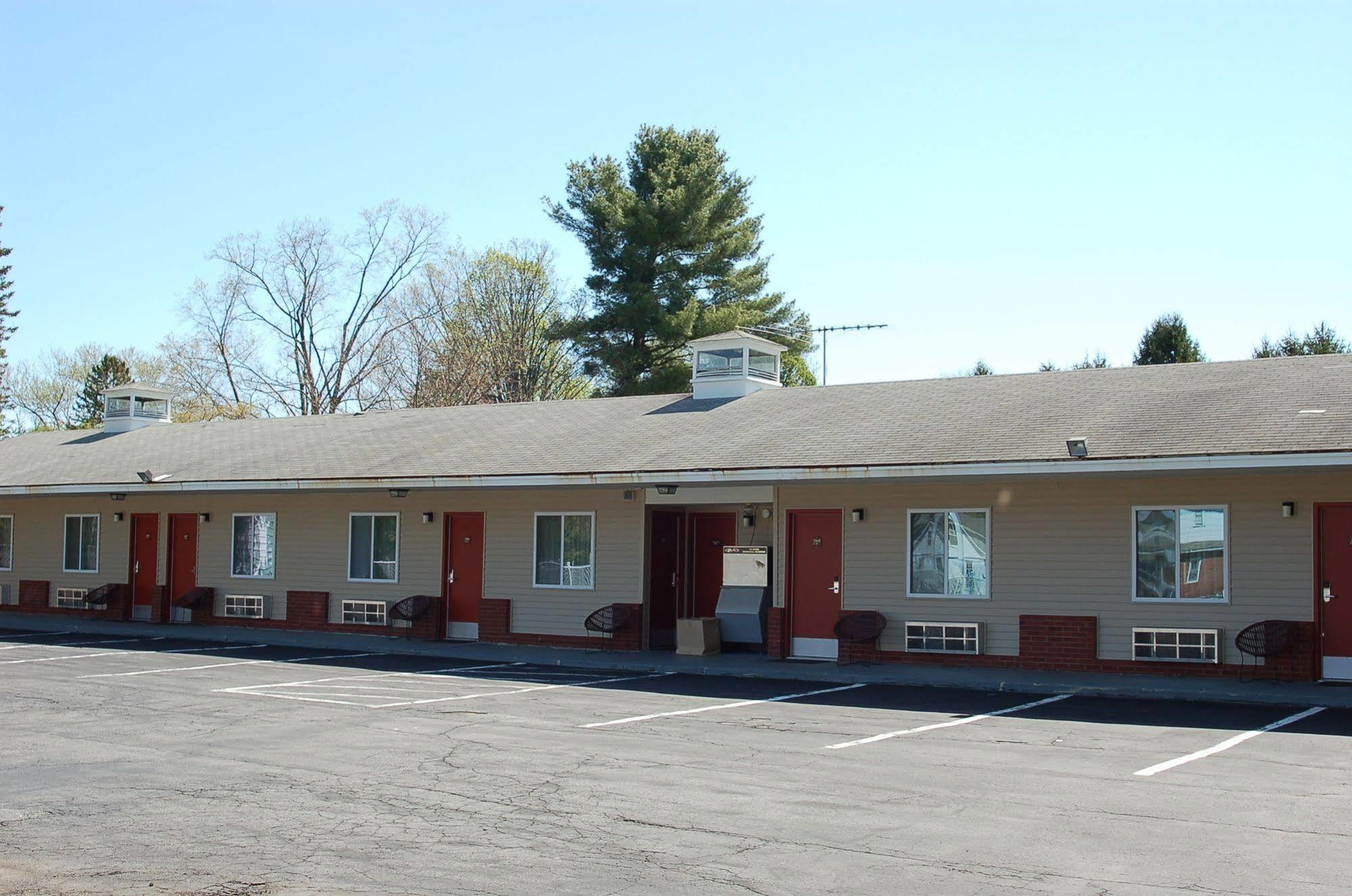 Blue Sky Inn Glens Falls-Saratoga-Lake George Экстерьер фото