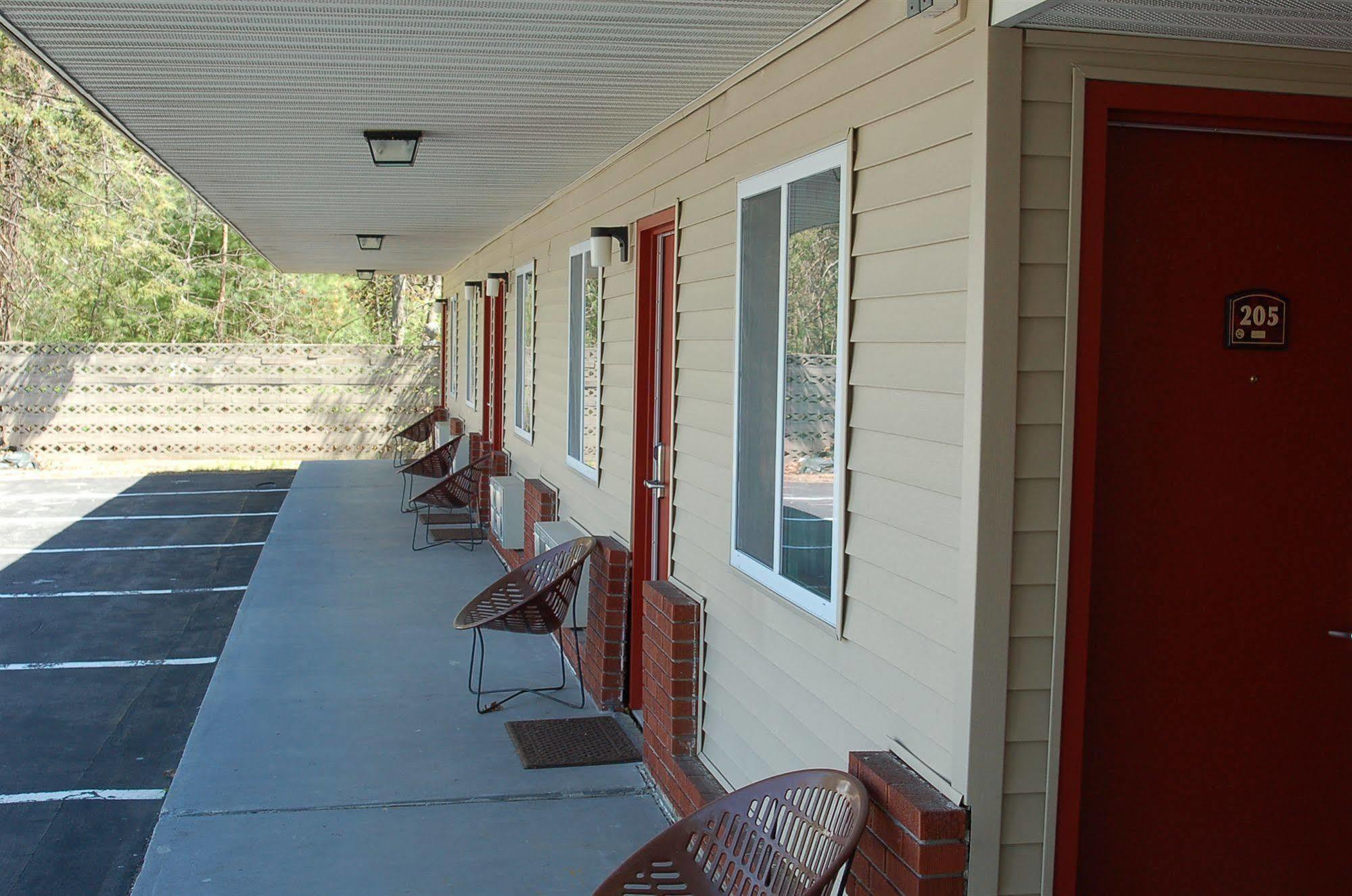 Blue Sky Inn Glens Falls-Saratoga-Lake George Экстерьер фото