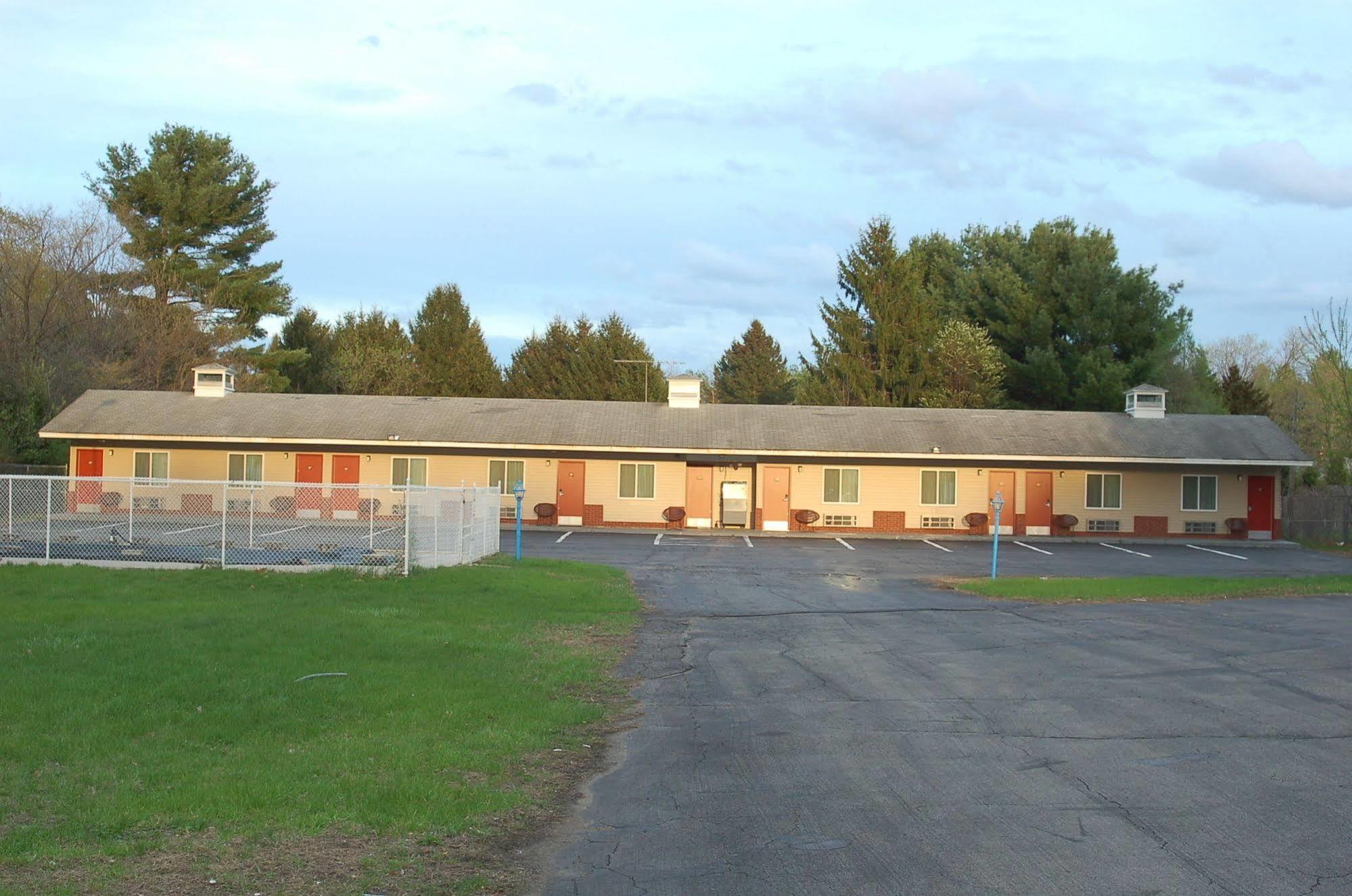 Blue Sky Inn Glens Falls-Saratoga-Lake George Экстерьер фото