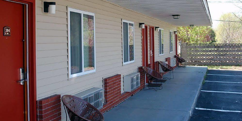 Blue Sky Inn Glens Falls-Saratoga-Lake George Экстерьер фото