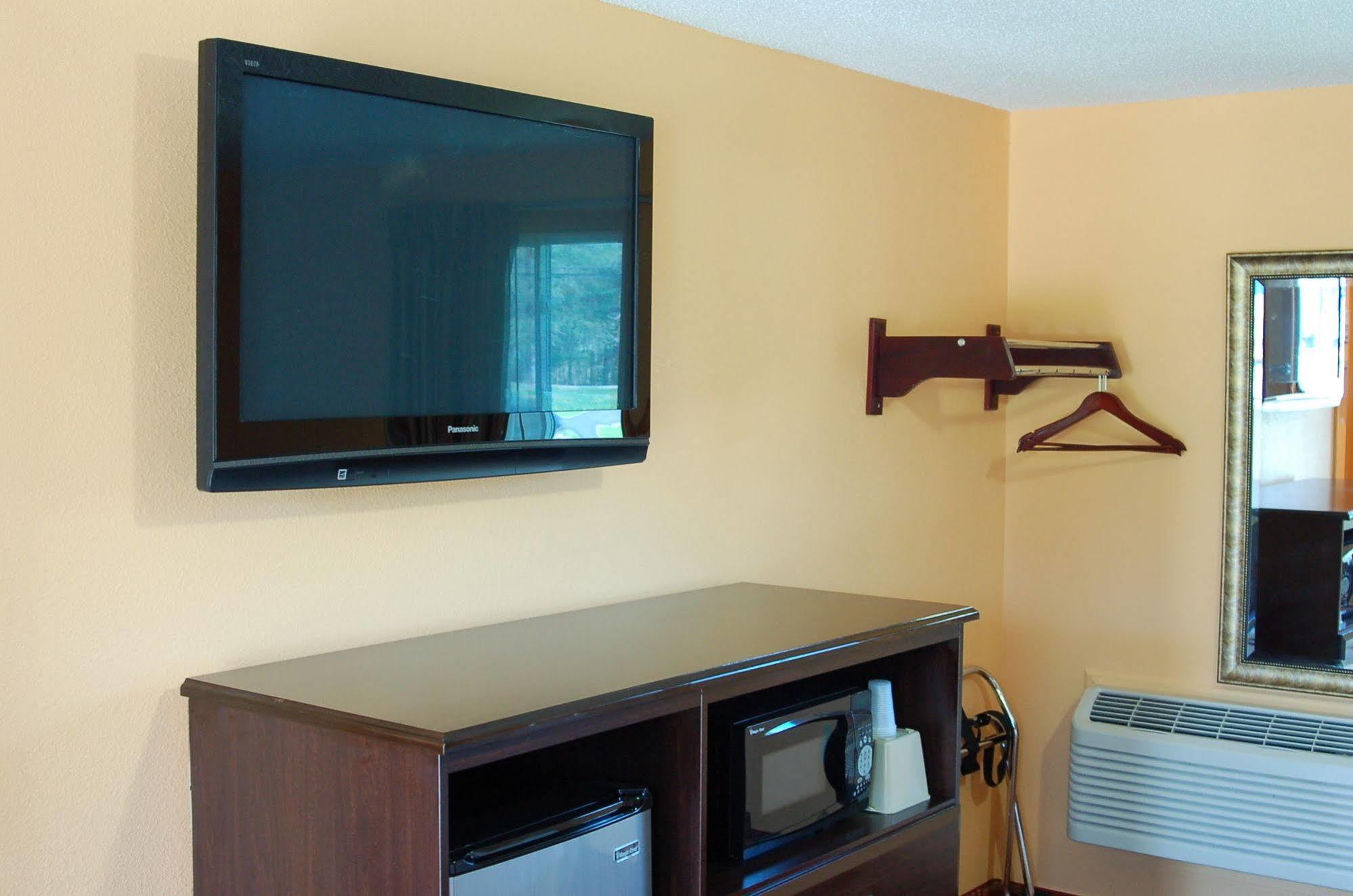 Blue Sky Inn Glens Falls-Saratoga-Lake George Экстерьер фото
