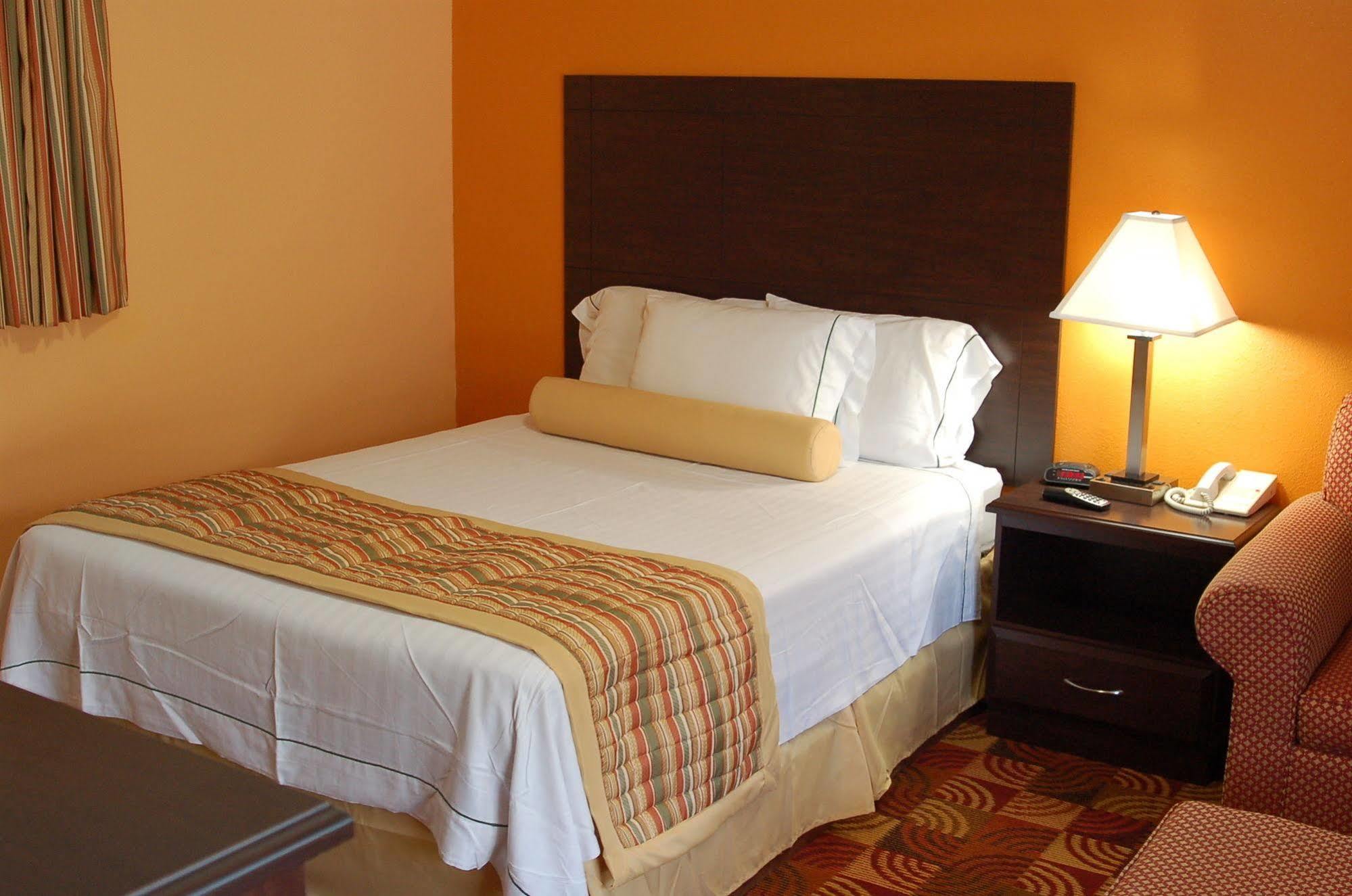 Blue Sky Inn Glens Falls-Saratoga-Lake George Экстерьер фото