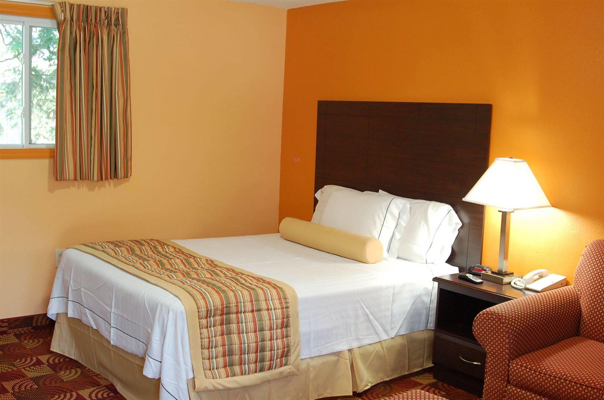 Blue Sky Inn Glens Falls-Saratoga-Lake George Экстерьер фото
