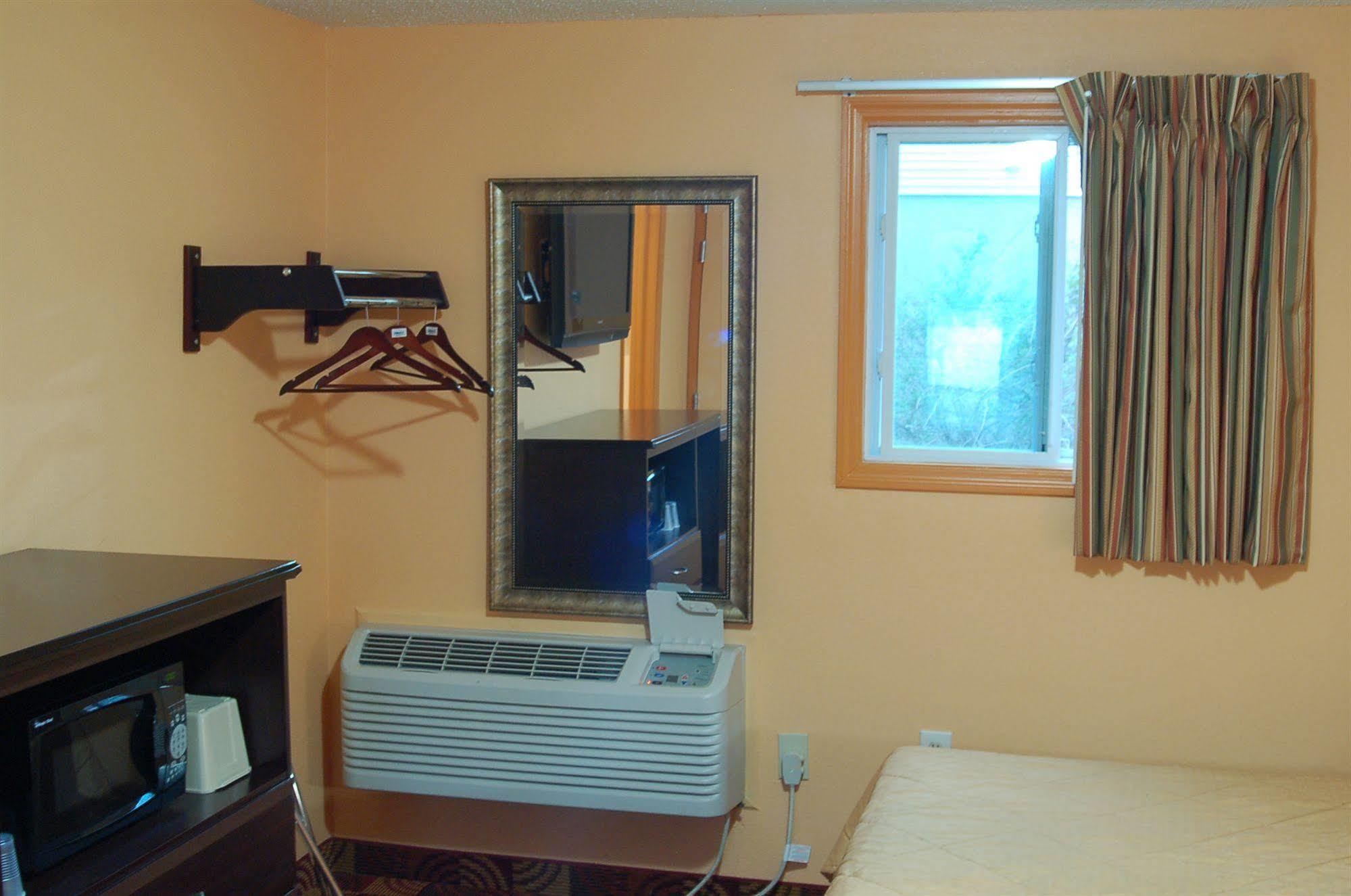 Blue Sky Inn Glens Falls-Saratoga-Lake George Экстерьер фото