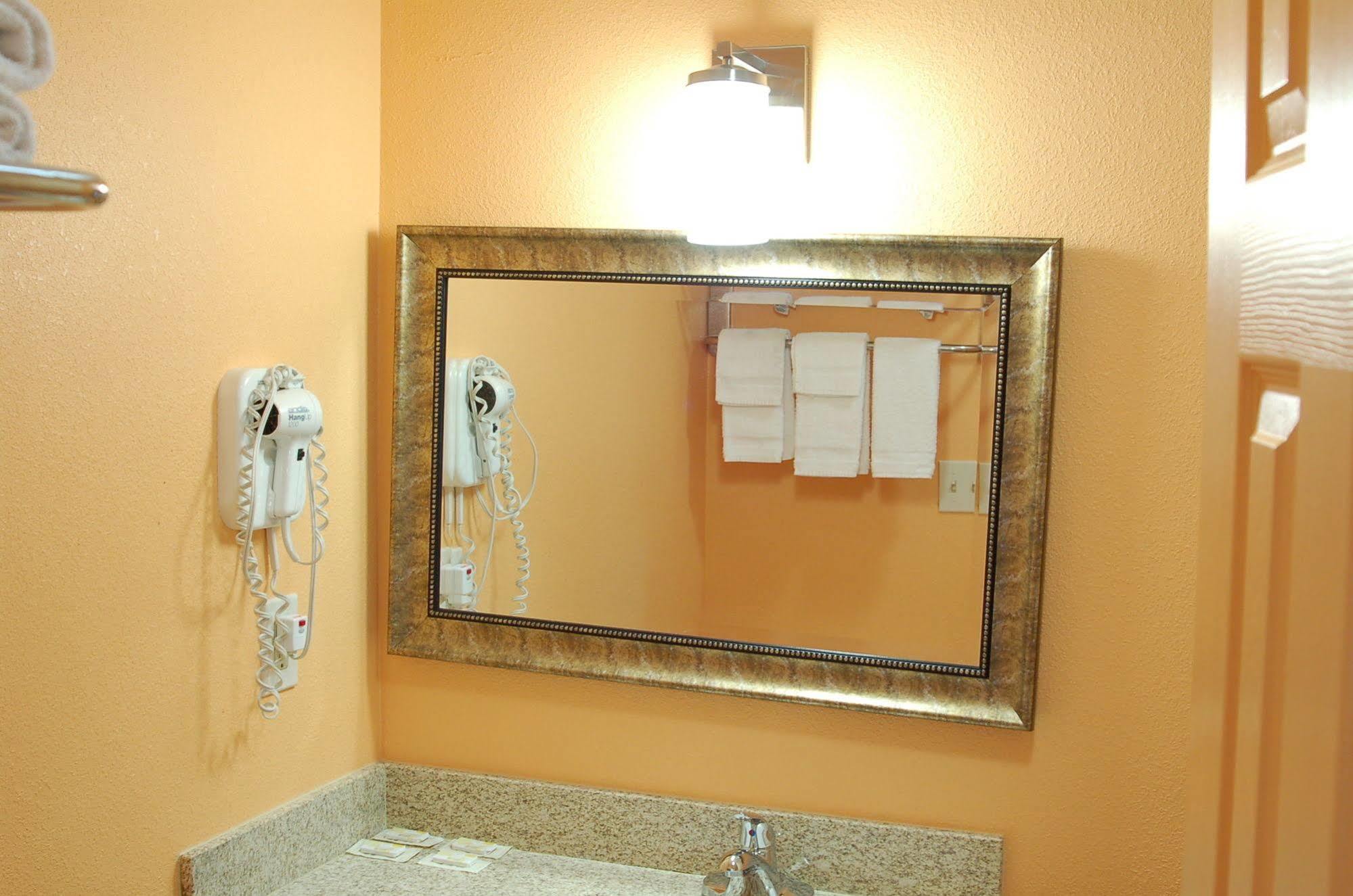 Blue Sky Inn Glens Falls-Saratoga-Lake George Экстерьер фото
