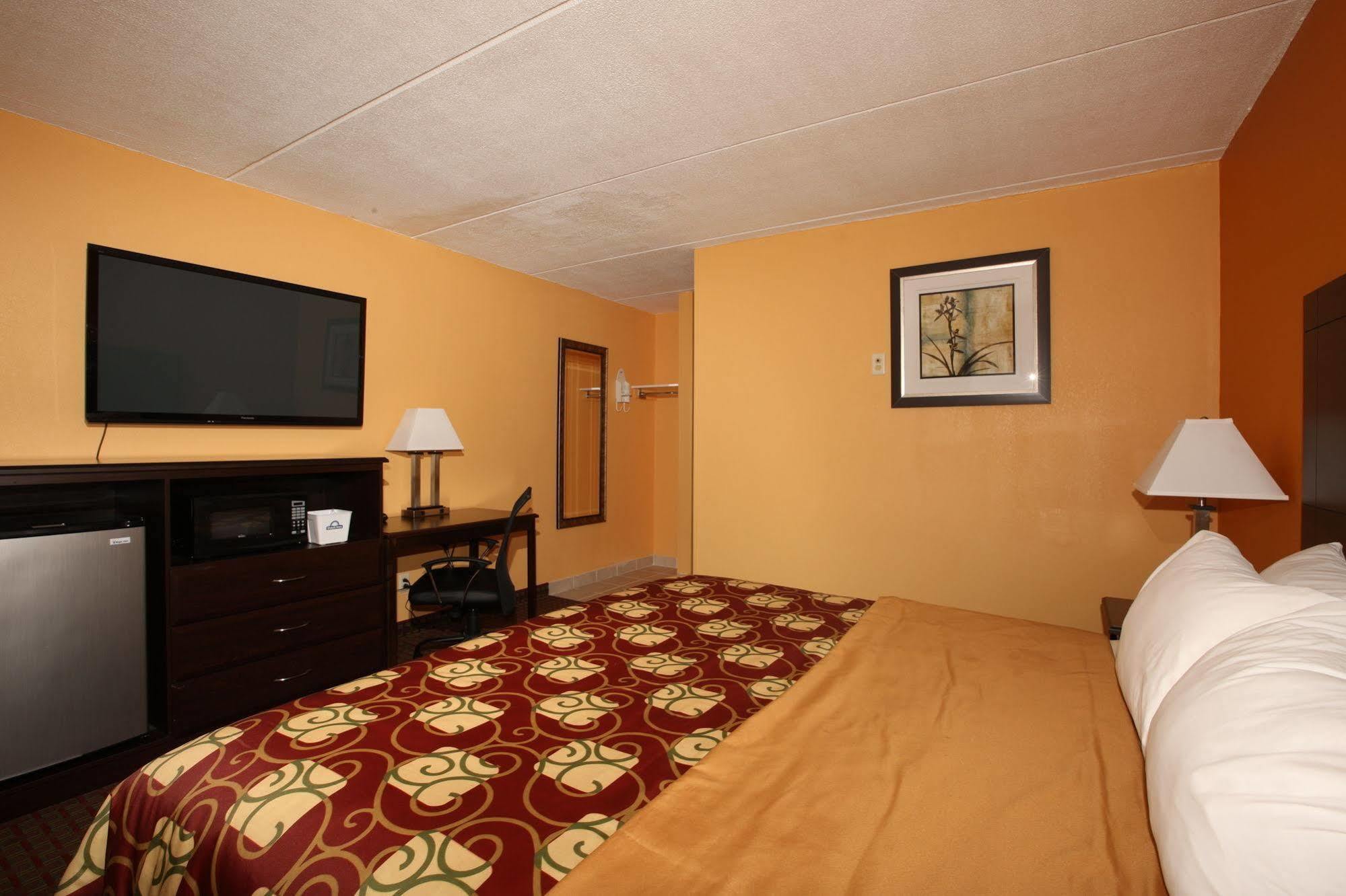 Blue Sky Inn Glens Falls-Saratoga-Lake George Экстерьер фото