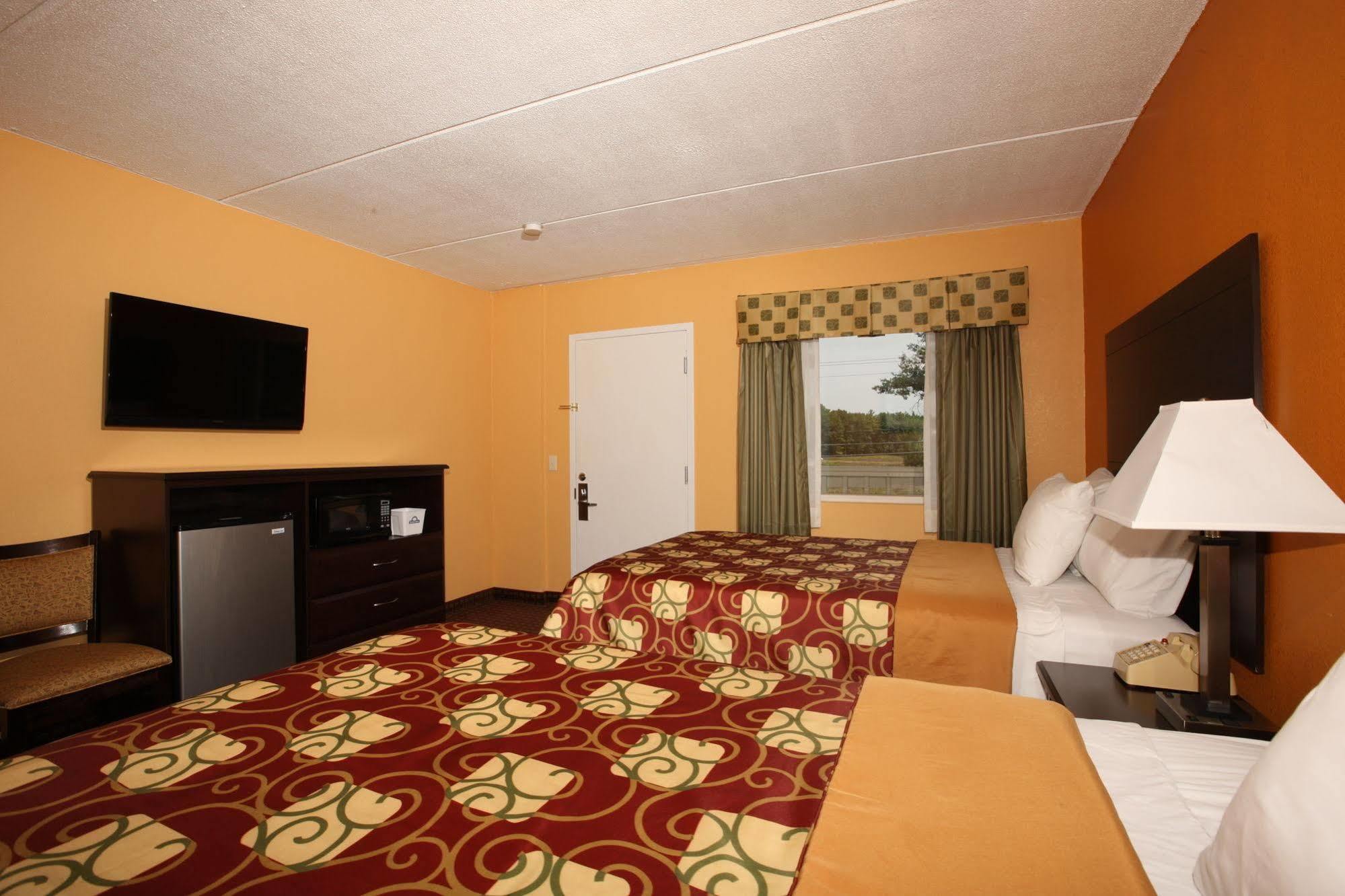 Blue Sky Inn Glens Falls-Saratoga-Lake George Экстерьер фото