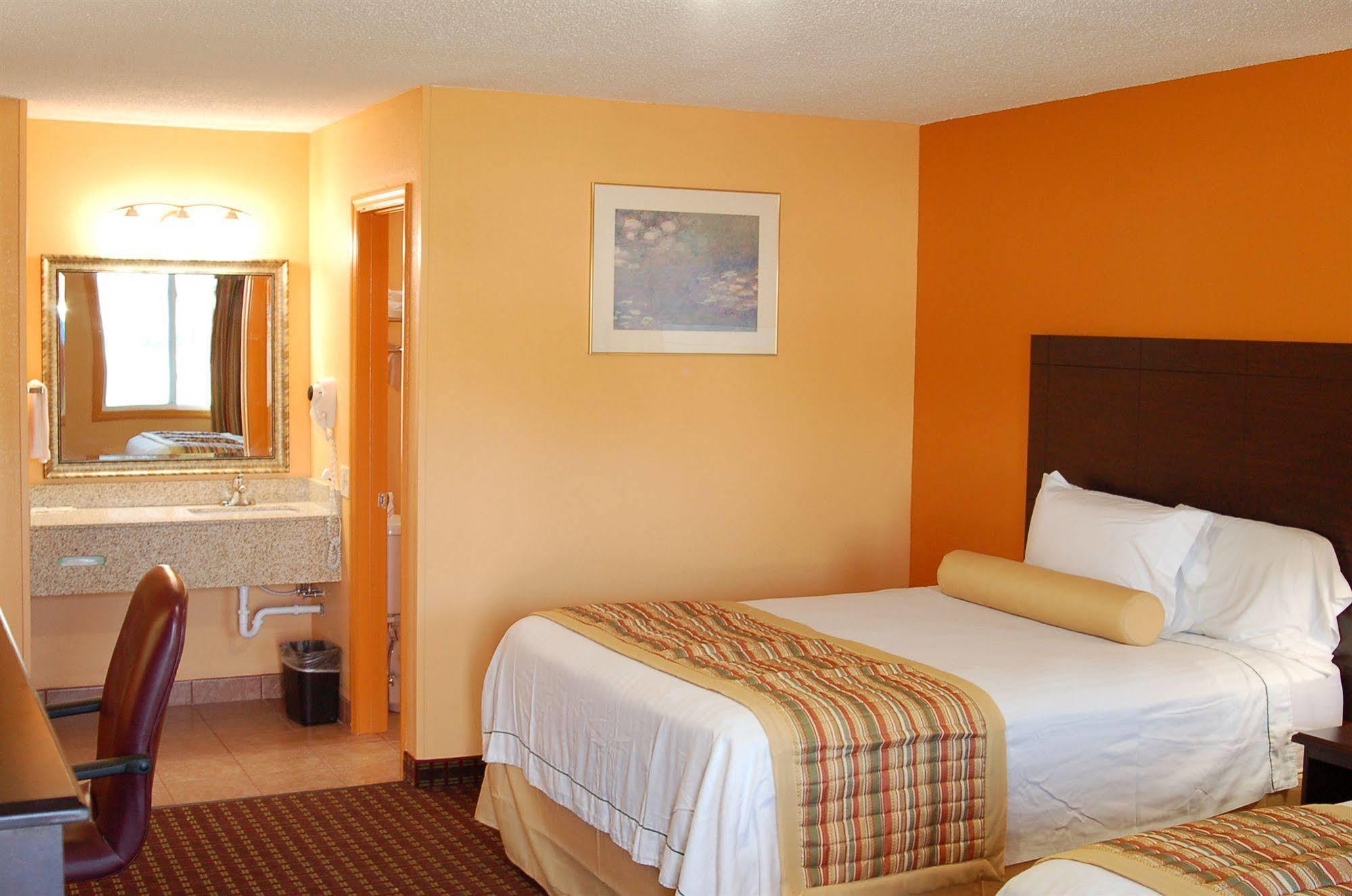 Blue Sky Inn Glens Falls-Saratoga-Lake George Экстерьер фото
