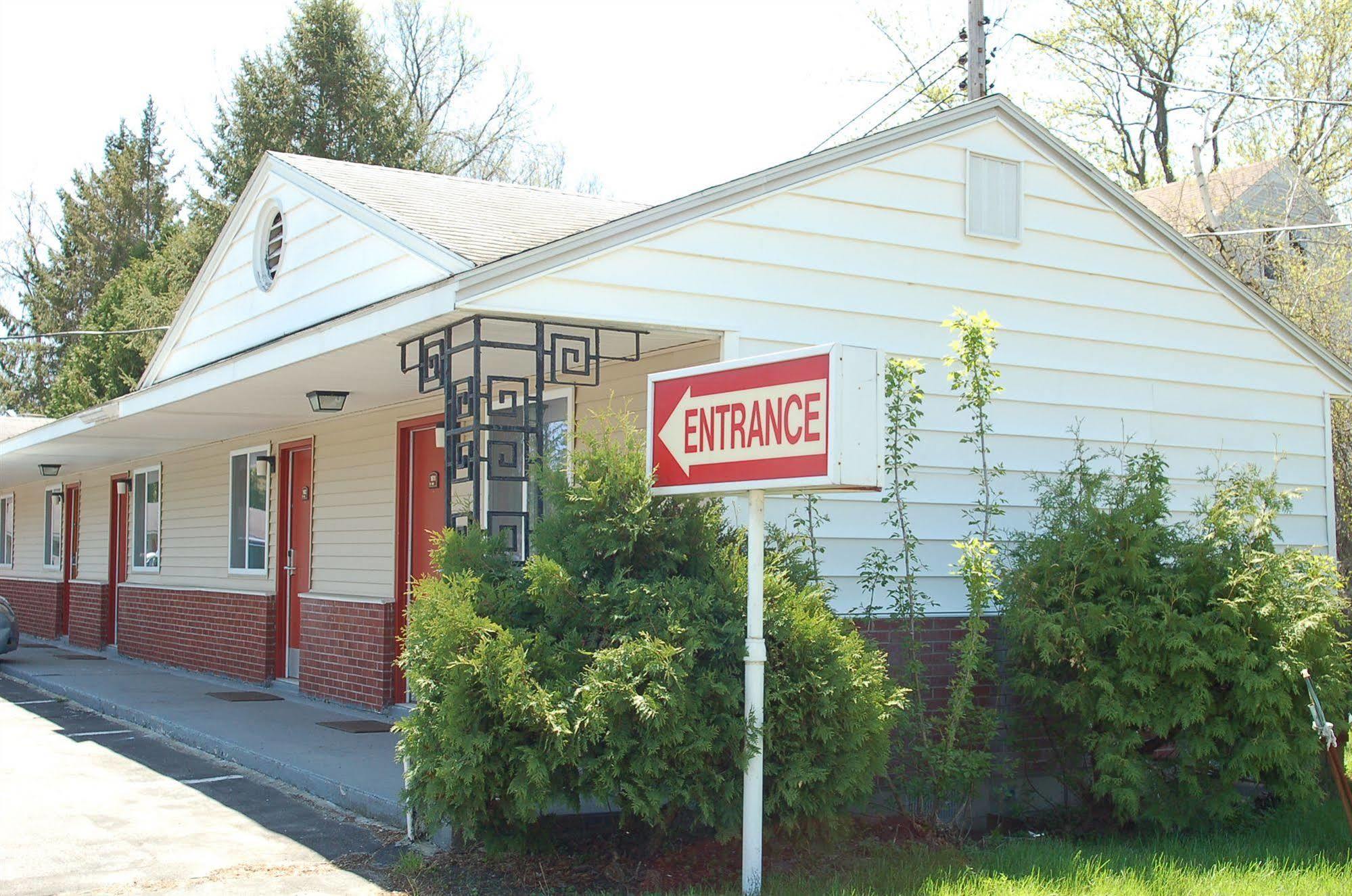 Blue Sky Inn Glens Falls-Saratoga-Lake George Экстерьер фото